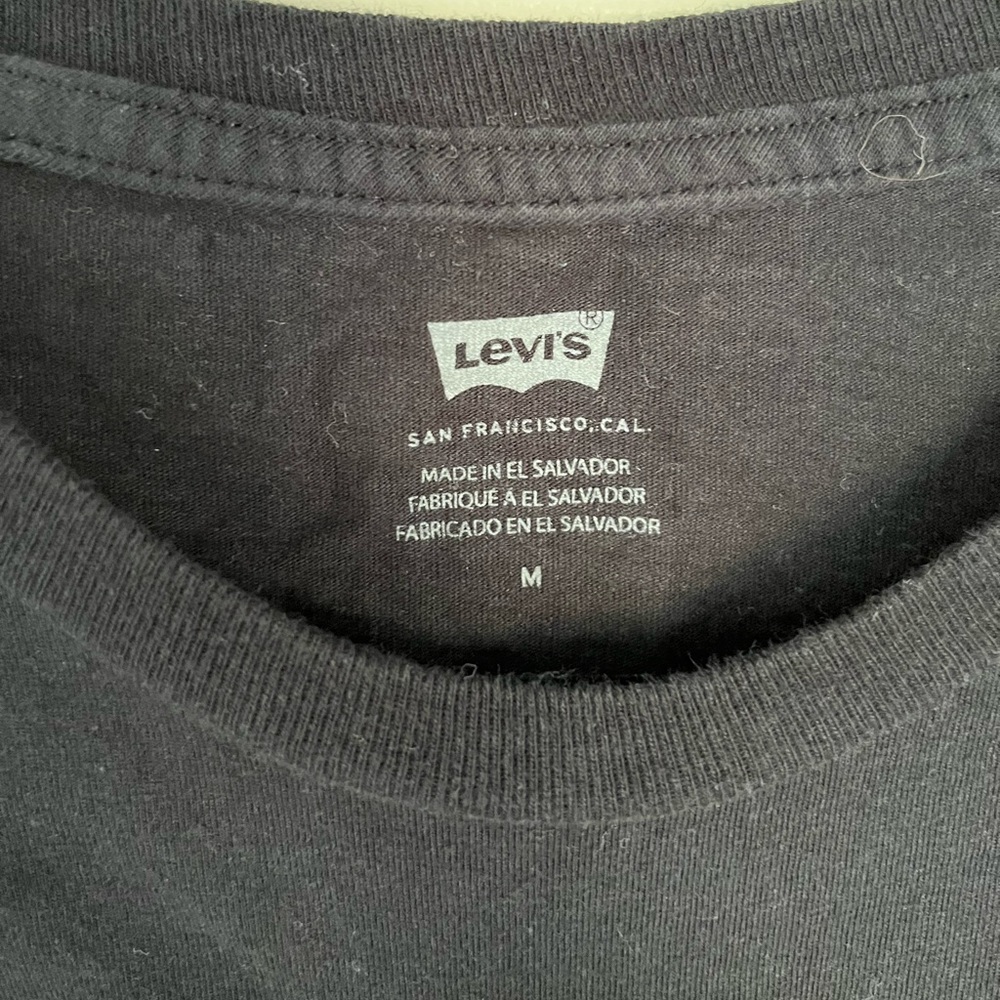 Levi’s Tee - Picture 3 of 5